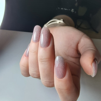 Однотонне покриття гель-лаком + апаратний маникюр
                    Майстер манікюру Ирина Черкаси