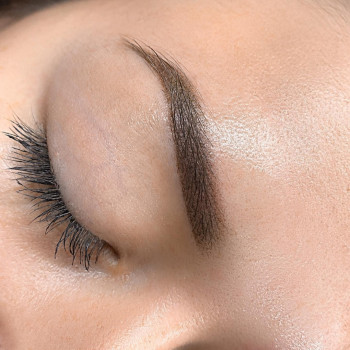 Пудровое напыление бровей