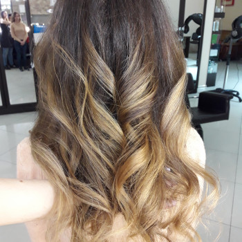 Окрашивание в технике Шатуш
                    Перукар-універсал Ангелина Маріуполь