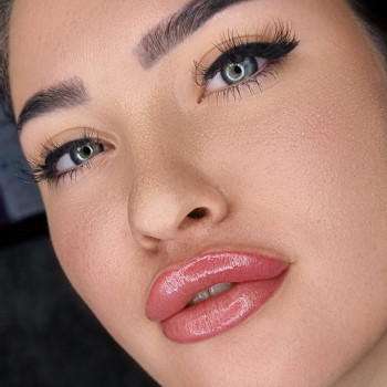 Перманентный макияж губ