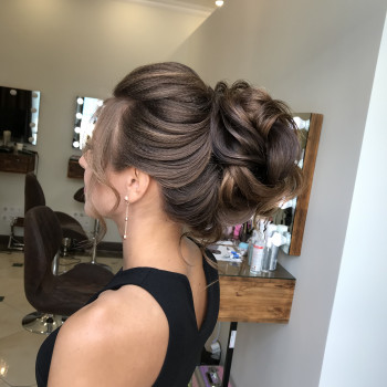 Весільна зачіска пучок довге волосся, фото - Салон краси SPINAKI