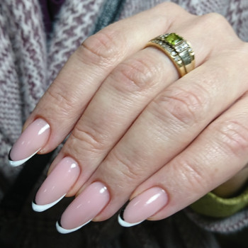 коррекция гелем и френч
цена 950 грн