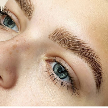 Долговременная укладка бровей