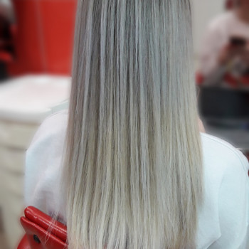 Стрижка волос. Коррекция формы лица, фигуры с помощью стрижки
                    Перукар-колорист Юлия Харків