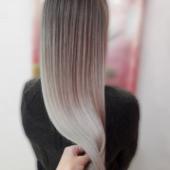 Стрижка волос. Коррекция формы лица, фигуры с помощью стрижки
                    Перукар-колорист Юлия Харків