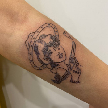 Тату ч/б и цвет, обновление и коррекция старых тату
                    Тату майстер Тамара Київ