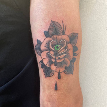 Тату ч/б и цвет, обновление и коррекция старых тату
                    Тату майстер Тамара Київ