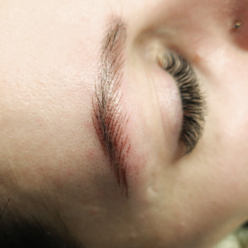 Татуаж / перманентный макияж бровей в технике Гиперреализм
                    Майстер перманентного макіяжу Оксана Київ