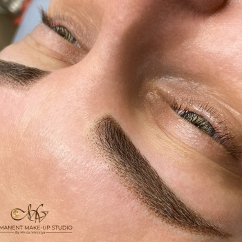Перманентный макияж бровей