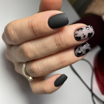 Черный маникюр матовый с принтами, фото - Мастер маникюра Лана Синявская