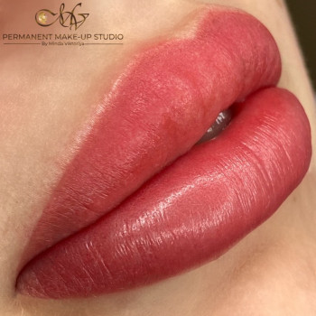 Перманентний макіяж губ