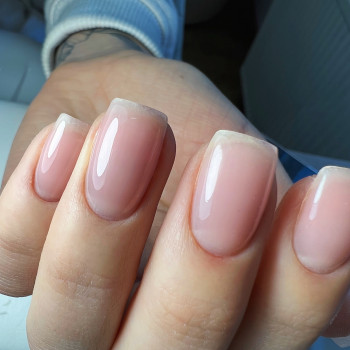 Укріплення натуральних нігтів гелем для нарощення