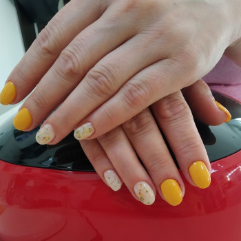 Покрытие гель-лаком
                    Мастер маникюра Вера Черкассы