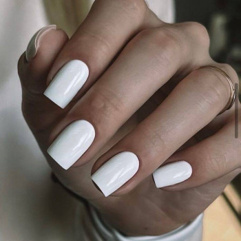 Белый маникюр на квадратные ногти однотонный (монохромный), фото - Салон красоты Beauty Bar