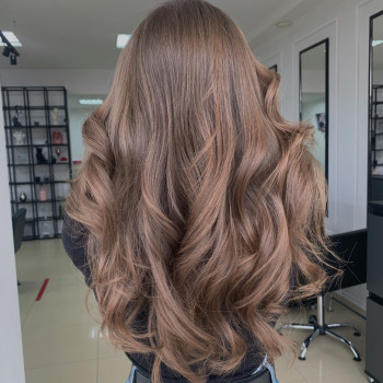 Фарбування волосся
                    Салон краси Beauty Bar Вінниця