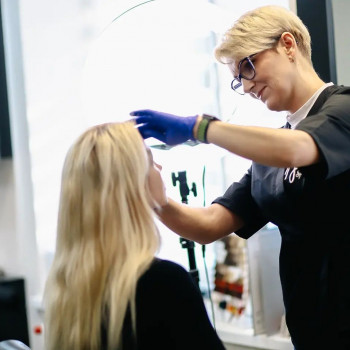 Фарбування брів