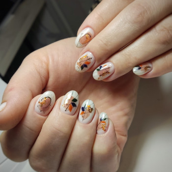 Світлий манікюр абстракція, фото - Майстер манікюру Ірина Сікорська