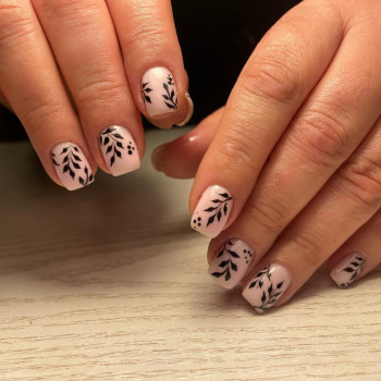 Нарощування нігтів Гель / Акрил / Полігель
                    Салон краси НоготОк Київ