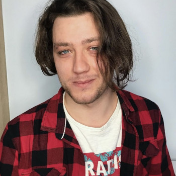 Пирсинг брови или переносицы (бридж)
                    Мастер по пирсингу Дарья Одесса