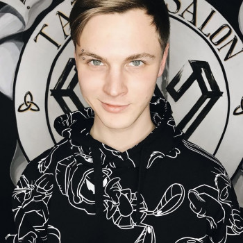 Пирсинг брови или переносицы (бридж)
                    Мастер по пирсингу Дарья Одесса