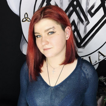 Пирсинг брови или переносицы (бридж)
                    Мастер по пирсингу Дарья Одесса