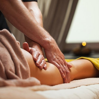 Класичний масаж - один з методів лікування та профілактики б