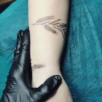 Тату женские на руке колосок, фото - Студия татуажа Viva Forever