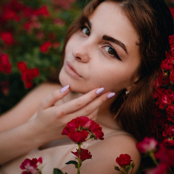 Літня фотосесія жіночна з квітами, фото - Фотограф Владислава Ларченко