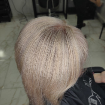 Фарбування волосся в один тон
                    Перукар-колорист Олеся Дніпро