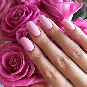 Наращивание ногтей с однотонным покрытием гель-лаком