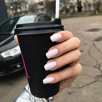 Наращивание ногтей с однотонным покрытием гель-лаком