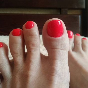 Педикюр с однотонным покрытием гель-лаком