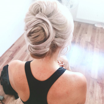 Собранная причёска, вариант ракушки