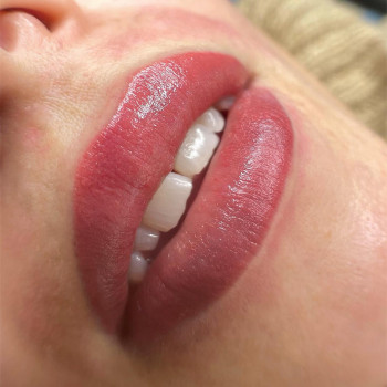 Татуаж губ (Перманент губ)
                    Майстер перманентного макіяжу Олександра Тернопіль