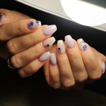 Манікюр весна бузковий з наклейками, фото - Майстер манікюру Іванна Хіхлушко