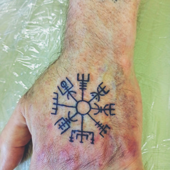 Тату на кисті оберіг агісхьяльм, фото - Тату майстер Олексій Полянцев