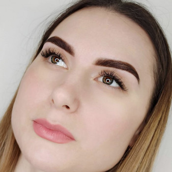 Фарбування хною та моделювання брів
                    Мастер перманентного макияжа Александра Кривой Рог