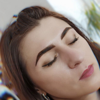 Фарбування хною та моделювання брів
                    Мастер перманентного макияжа Александра Кривой Рог