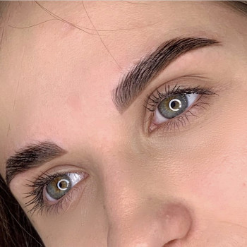 Фарбування хною та моделювання брів
                    Мастер перманентного макияжа Александра Кривой Рог