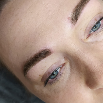 Пудрові напилення брівок виглядає натурально і без болю ☝️