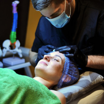     та інші апаратні процедури домогають обличчю прибрати зморши на глибинних рівнях