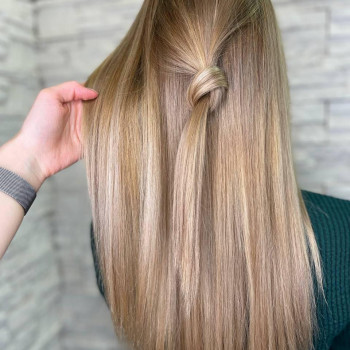 Фарбування з освітленням, шатуш
                    Салон красоты Fargo Киев