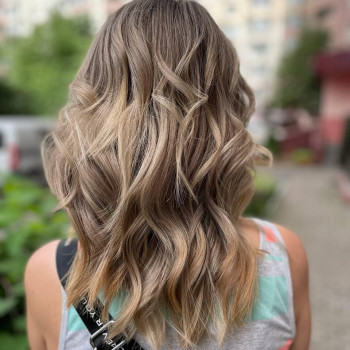 Фарбування з освітленням, шатуш
                    Салон красоты Fargo Киев