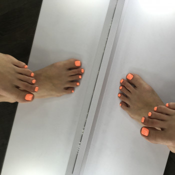 Яскраві неонові кольори, педикюр з покриттям гель лак