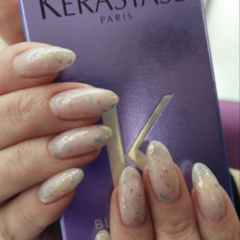 Манікюр з блискітками прозорий, фото - Салон краси Міледі