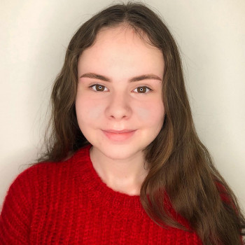 Перша корекція і фарбування брів.
Забрали мінімум волосин, 