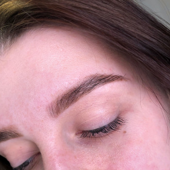 Ніжне фарбування і корекція брів