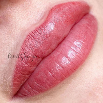 Перманентный макияж губ