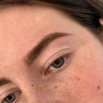 Корекція і покраска брів