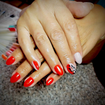 Красный маникюр с рисунком, фото - Мастер маникюра Яна Труфан